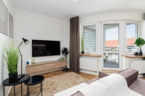 Modern&Cozy Garbary Apartment with Parking and Balcony by Noclegi Renters